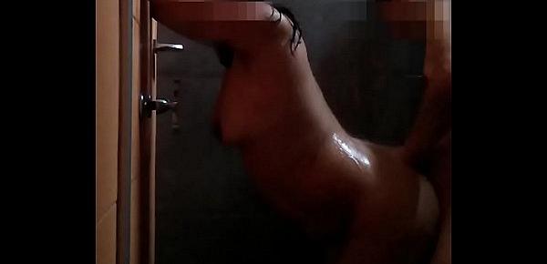  Mi Novio me graba en teniendo sexo en la ducha